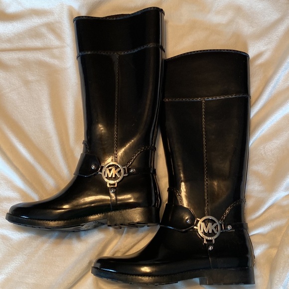 Michael Kors tall rubber rain boot, size 6. Mint condition! - Picture 2 of 5